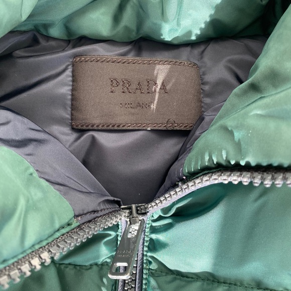 Prada - Picture 3 of 6